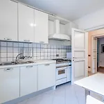 Guesthost - Liberty & Winter Garden Apartment